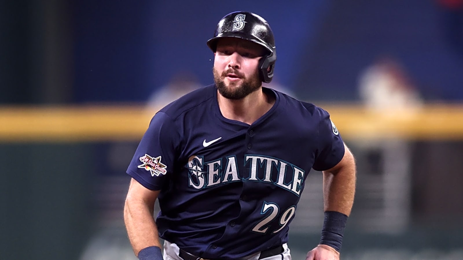 Mariners' Cal Raleigh makes history with 40th home run