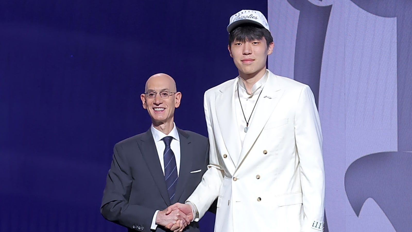 Trail Blazers select Hansen Yang in draft-night stunner