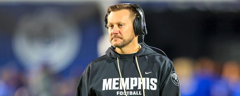 Arkansas fans protest hiring of new HC Ryan Silverfield