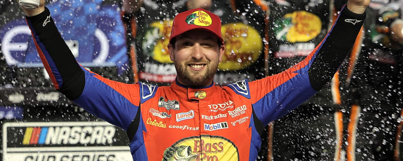 Briscoe holds off Bell, wins in NASCAR's return to Chicagoland