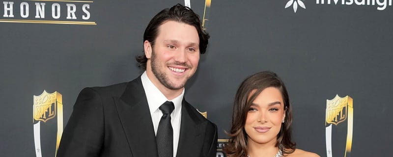 Josh Allen shares the one thing he does that bugs wife Hailee Steinfeld