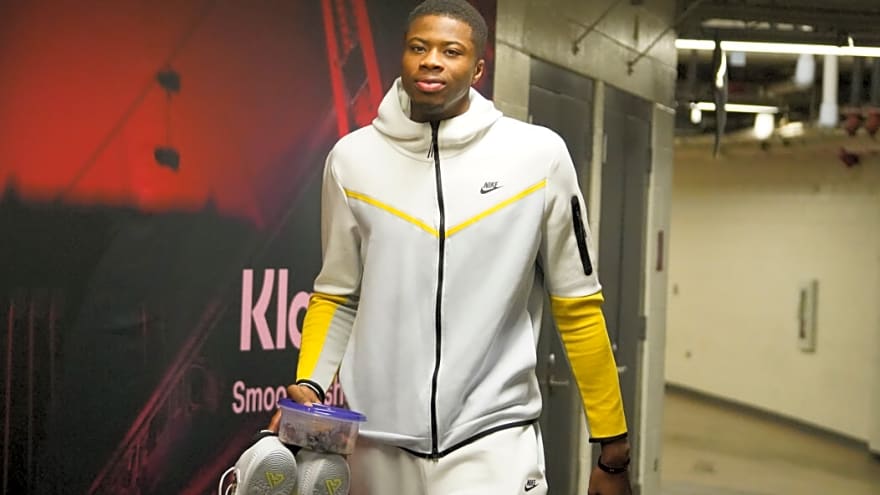 Former Lakers Champion Reacts in Five Words to Team Change