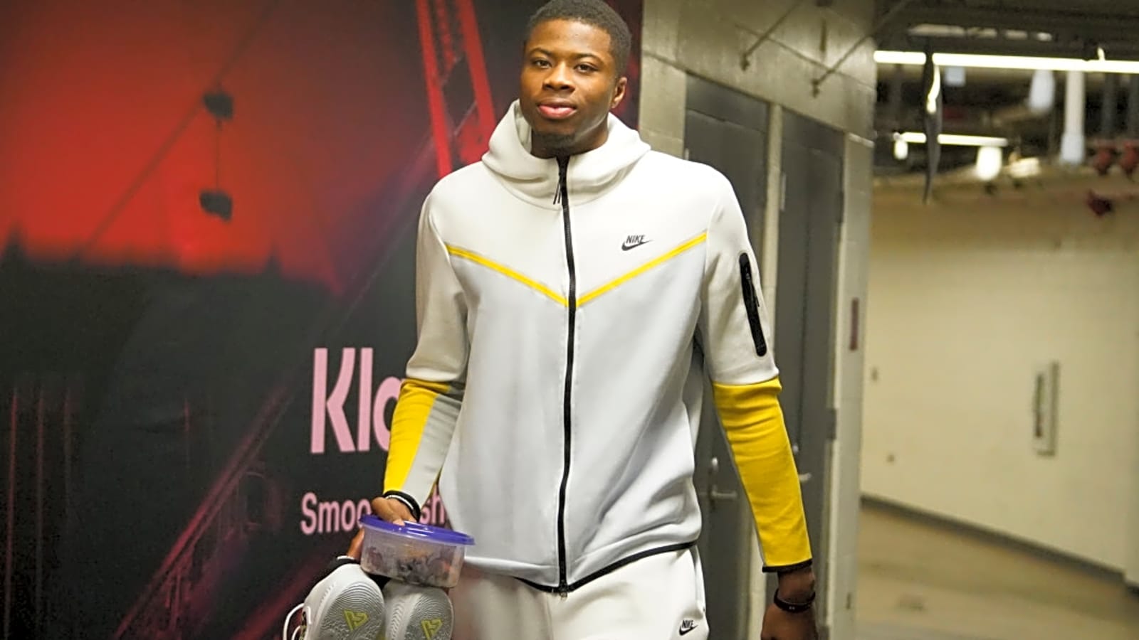 Former Lakers Champion Reacts in Five Words to Team Change