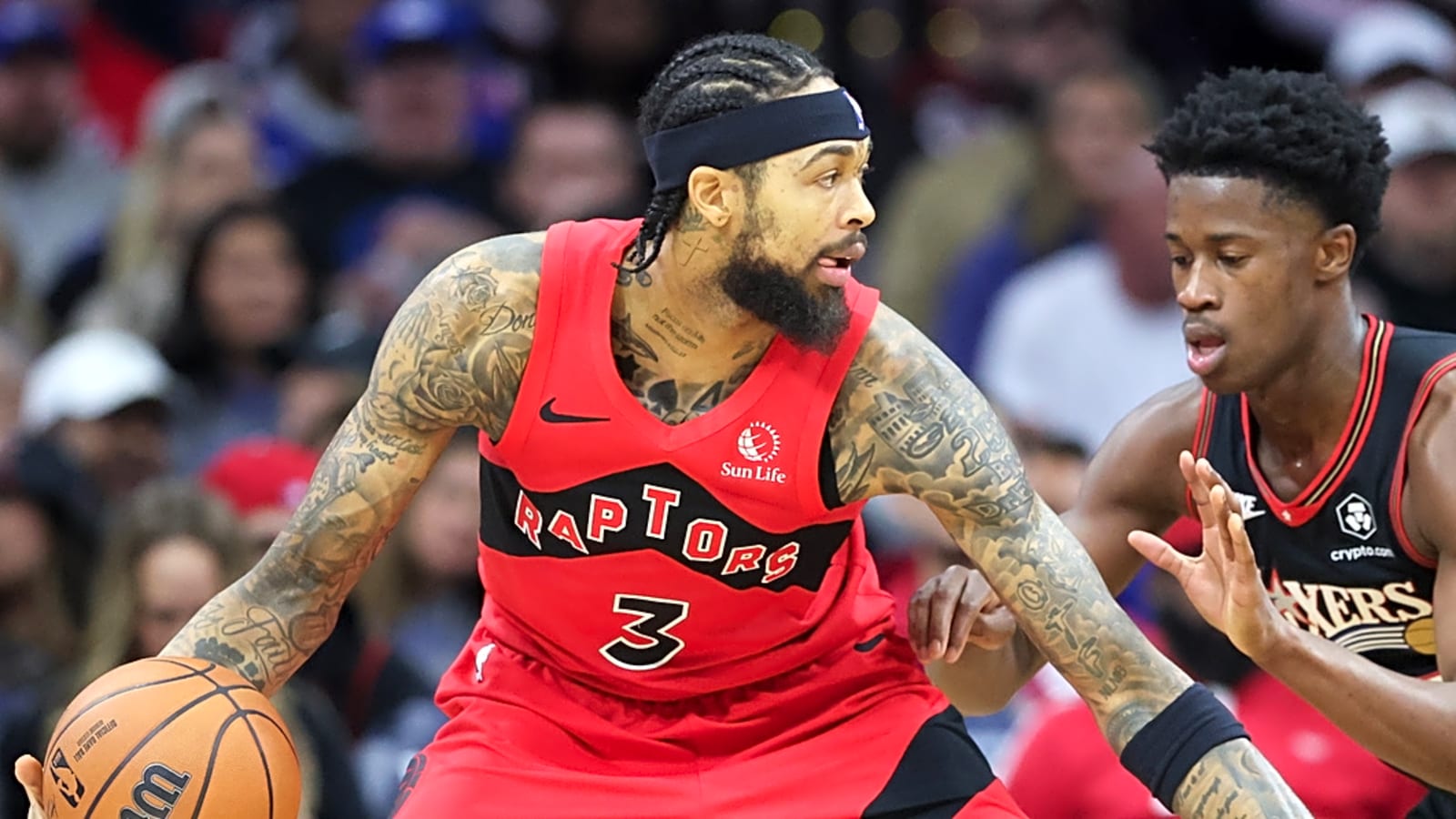 Brandon Ingram hits Raptors staffer in face with water bottle during sideline tantrum