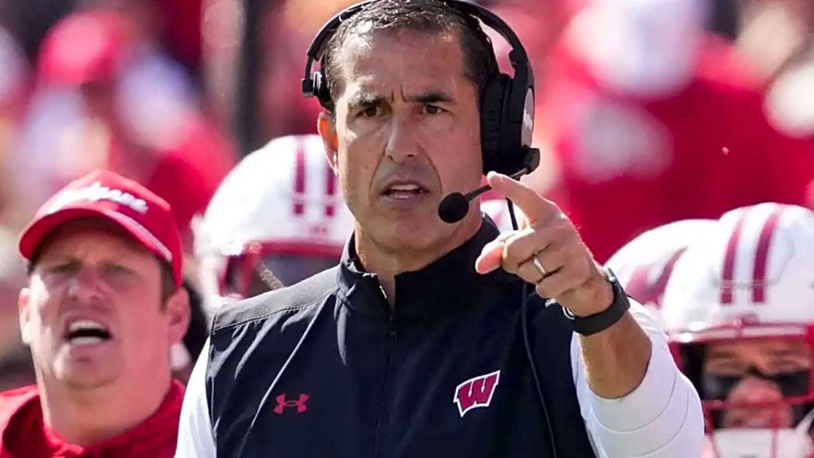 Wisconsin Badgers Keeping Close Contact Following Intriguing 2028 QB Offer