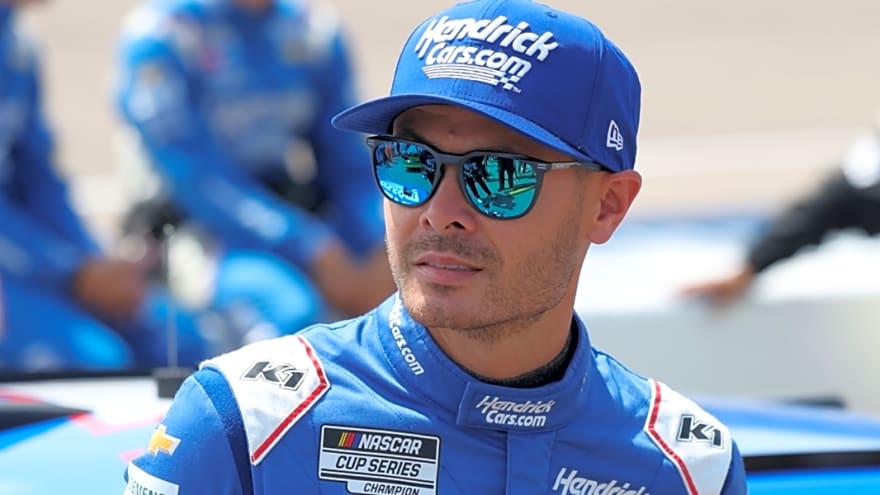 Kevin Harvick reacts to Kyle Larson running out of gas in final stretch at Talladega
