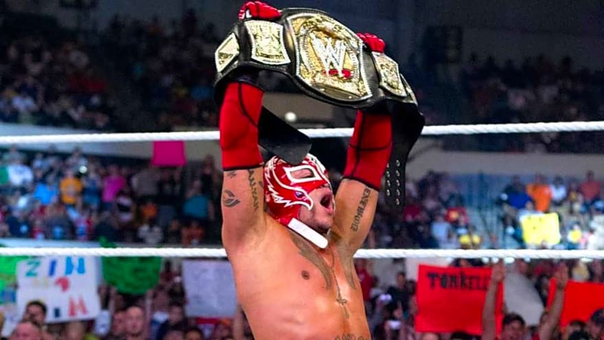 Bret Hart Surprisingly Hails a WWE Star - 'Nobody Can Lace His Shoes'