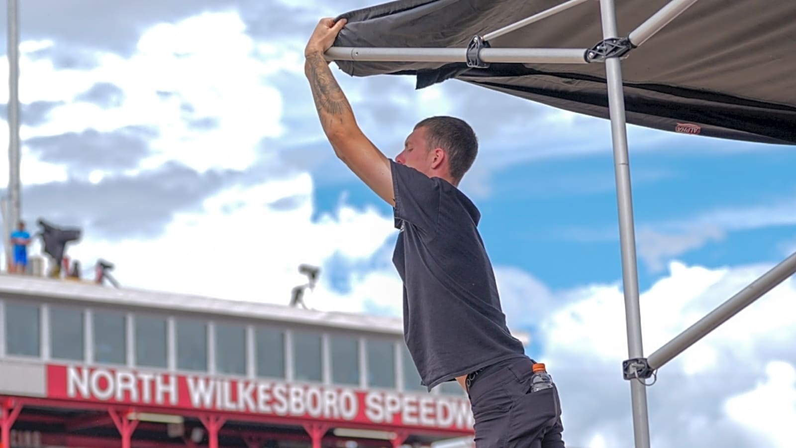 Sammy Smith pit box cover blows off in heavy winds at North Wilkesboro