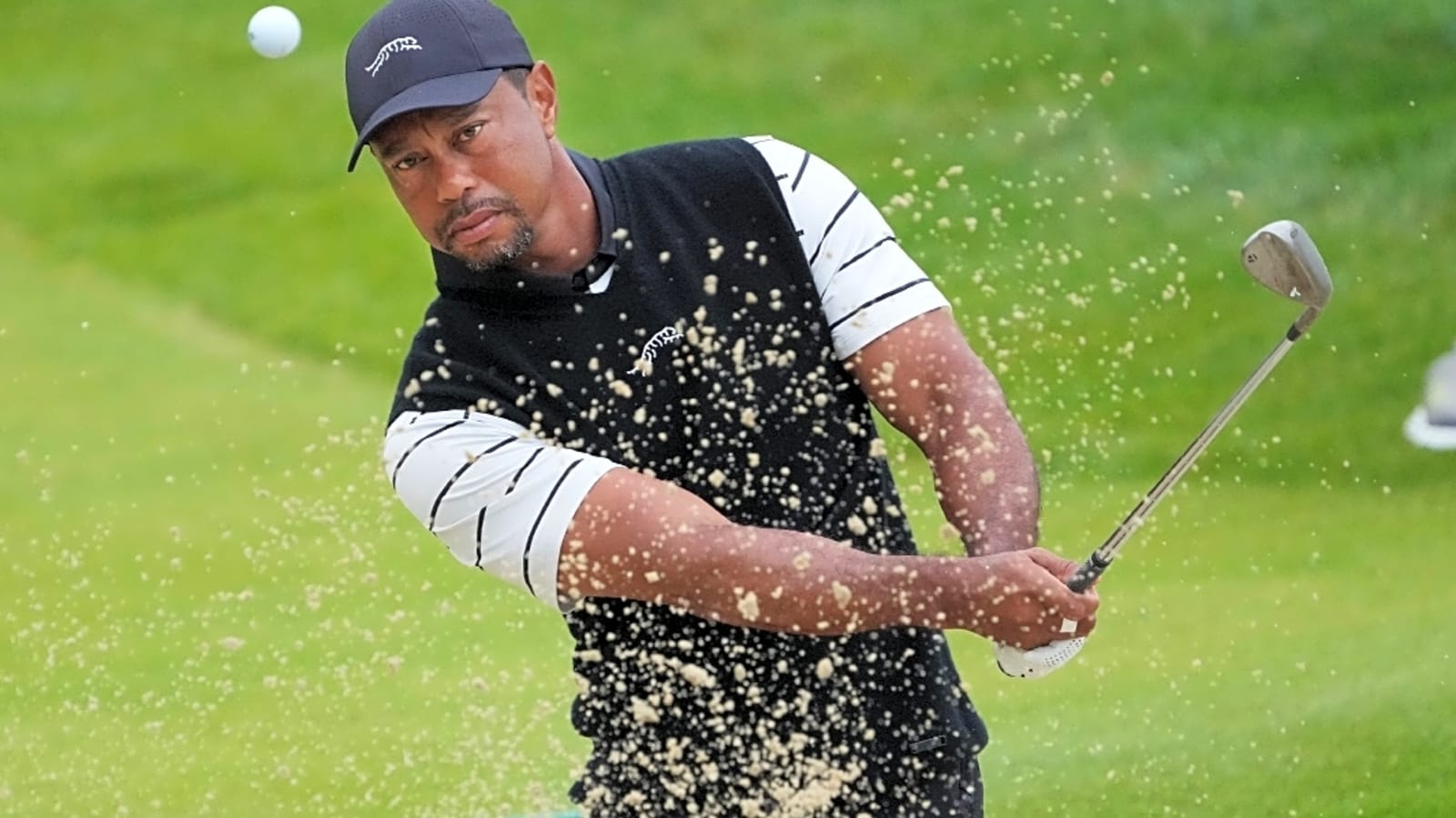 Report: Tiger Woods’ private plane spotted in Zurich after DUI arrest, promise to seek treatment