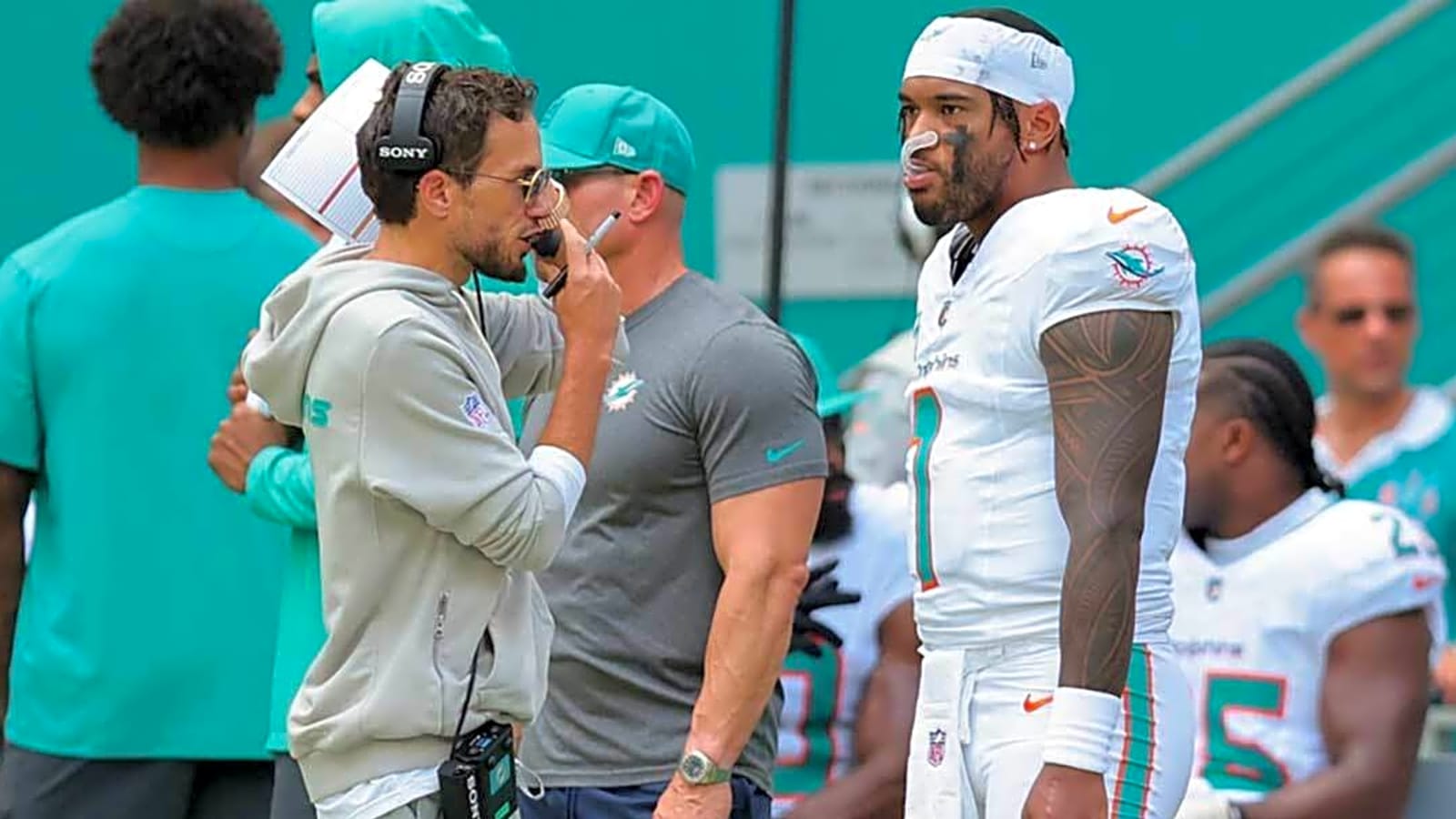 Dolphins rumors: ‘Distraction’ of Miami makes locker room chemistry challenging