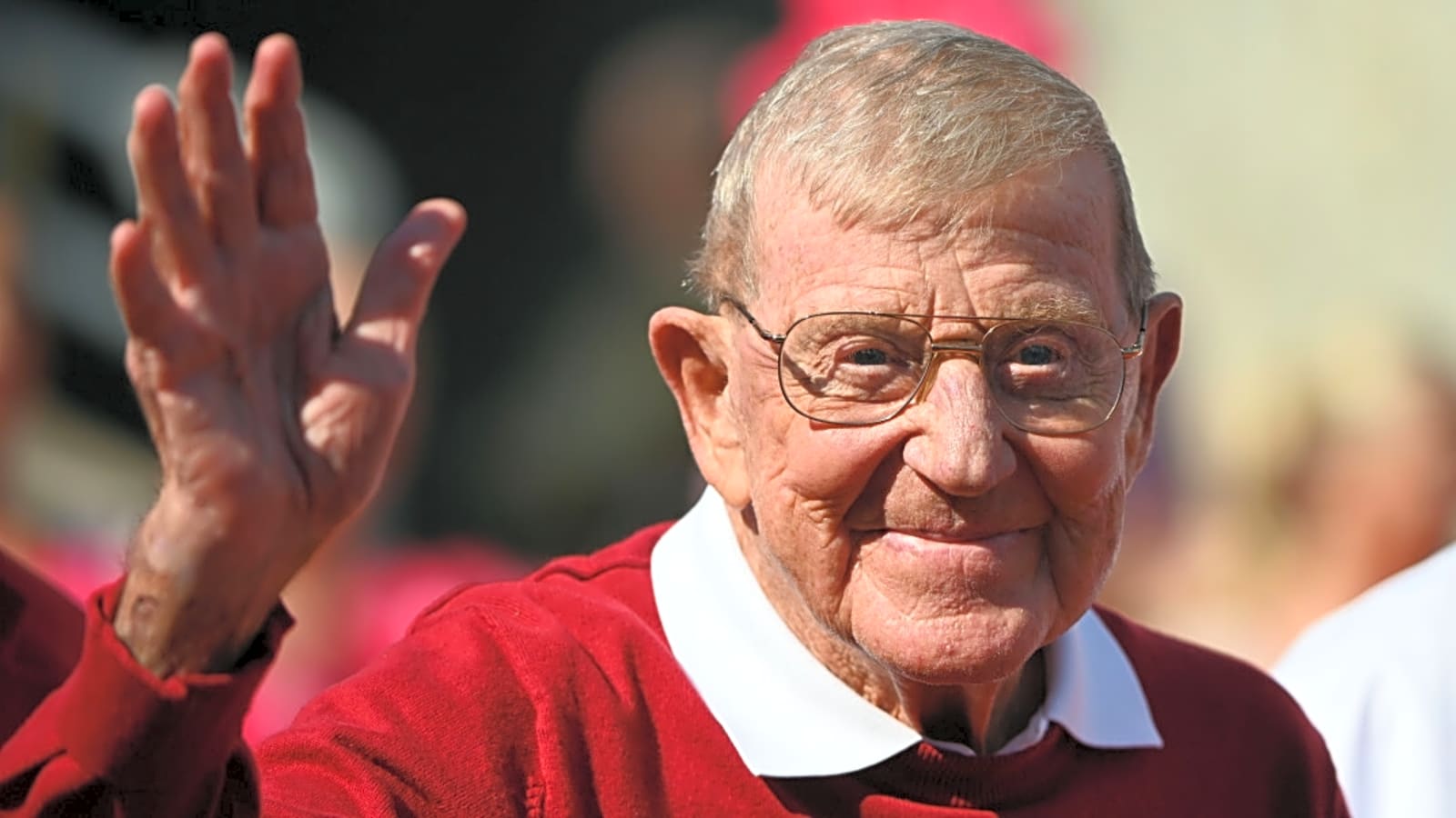 Lou Holtz’s family makes statement following death of legendary coach