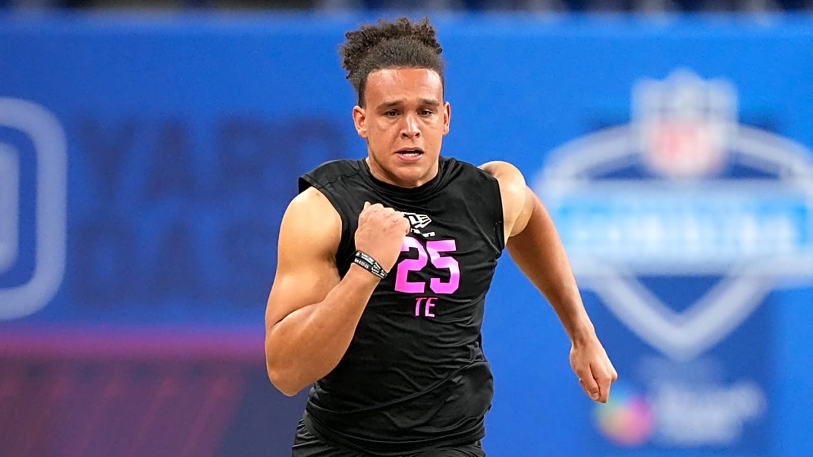 Eagles Sign Round 2 TE Eli Stowers