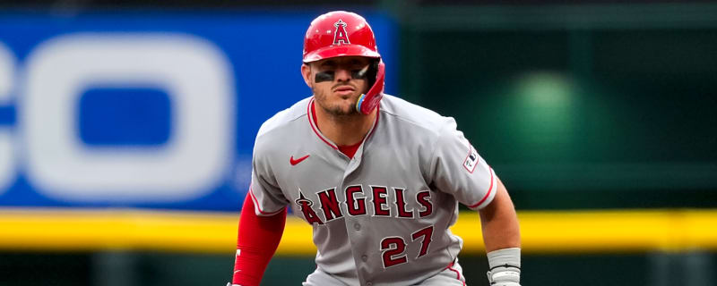 Mike Trout gets struck by a foul ball in frightening moment