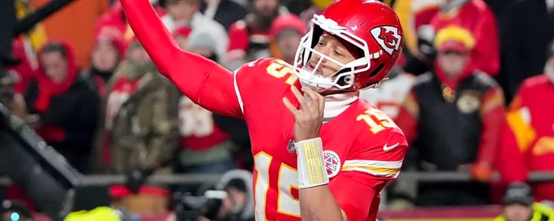'You Are Him': Cowboys Great Offers Support for Injured Patrick Mahomes