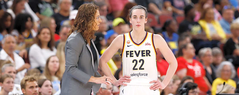 Caitlin Clark praises HC Stephanie White after season ends
