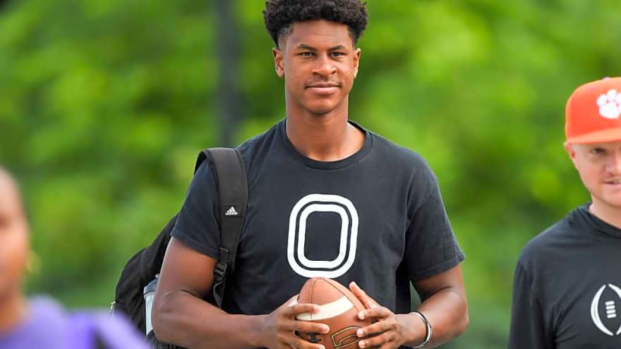 Florida Gators' pursuit of five-star quarterback takes an important turn as they look to regain the momentum they once had