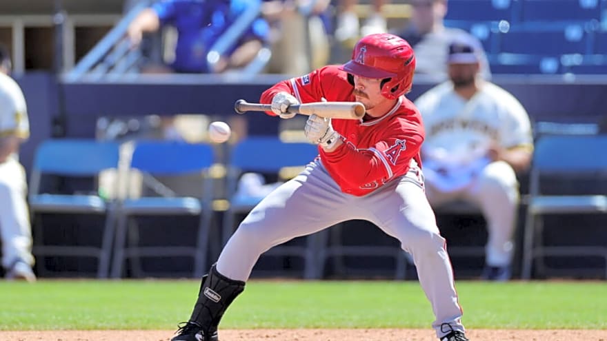 Angels 26YO Pro Falls on the Ground as Ball Hits Straight on the Face Forcing Him to Leave the Game