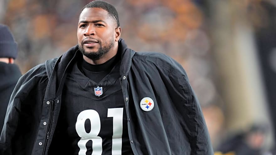 Packers Sign NFL Veteran Jonnu Smith to 1-Year Deal to Help Jordan Love for 2026