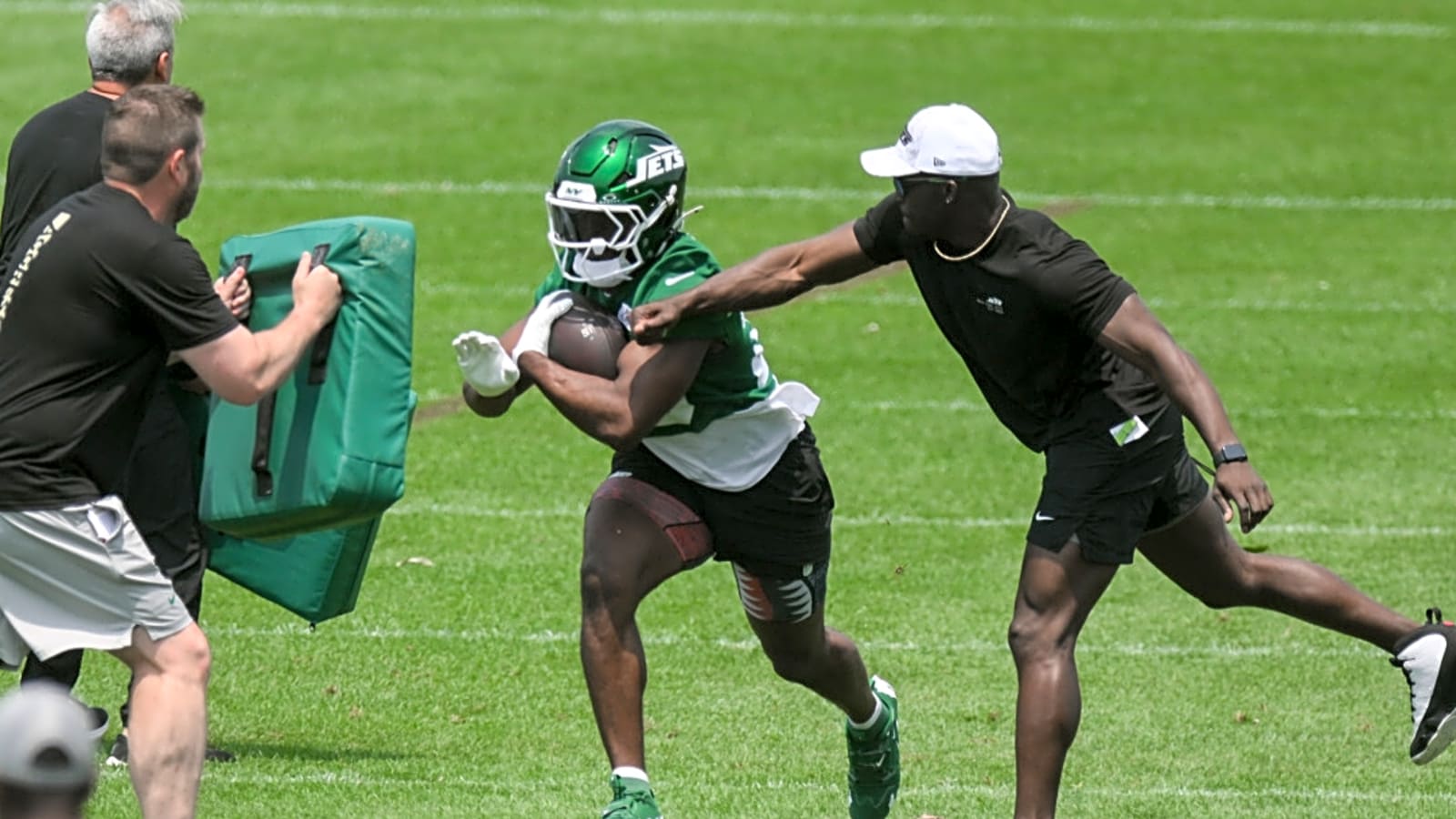 Jets&#39; Breece Hall disrespected by ESPN after down 2024 season