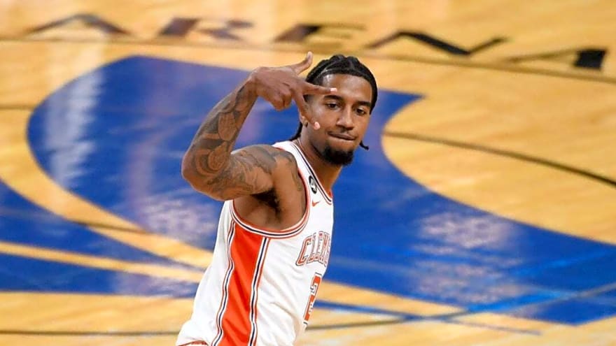 Clemson starts fast, holds on to edge Cincinnati