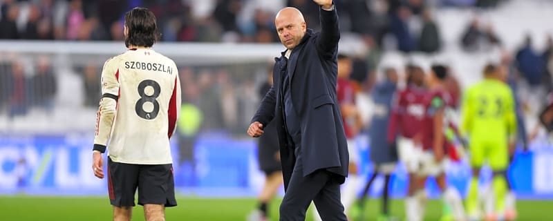 ‘Tipping them to lose…’ – Chris Sutton makes tentative Liverpool v Sunderland prediction