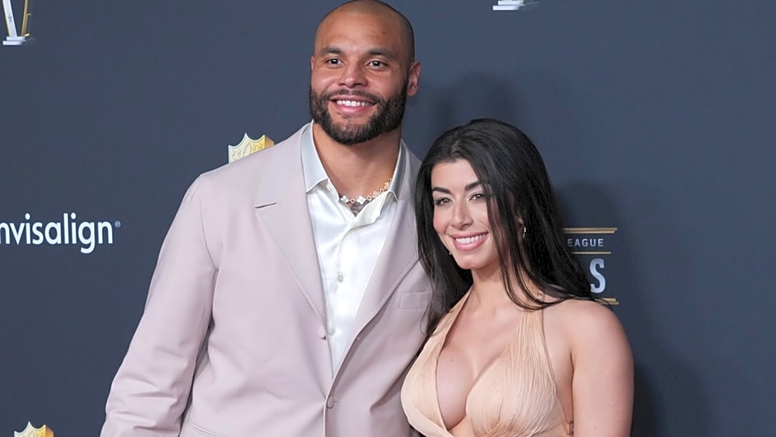 Cowboys Legend Defends Dak Prescott After Tough NFL Season