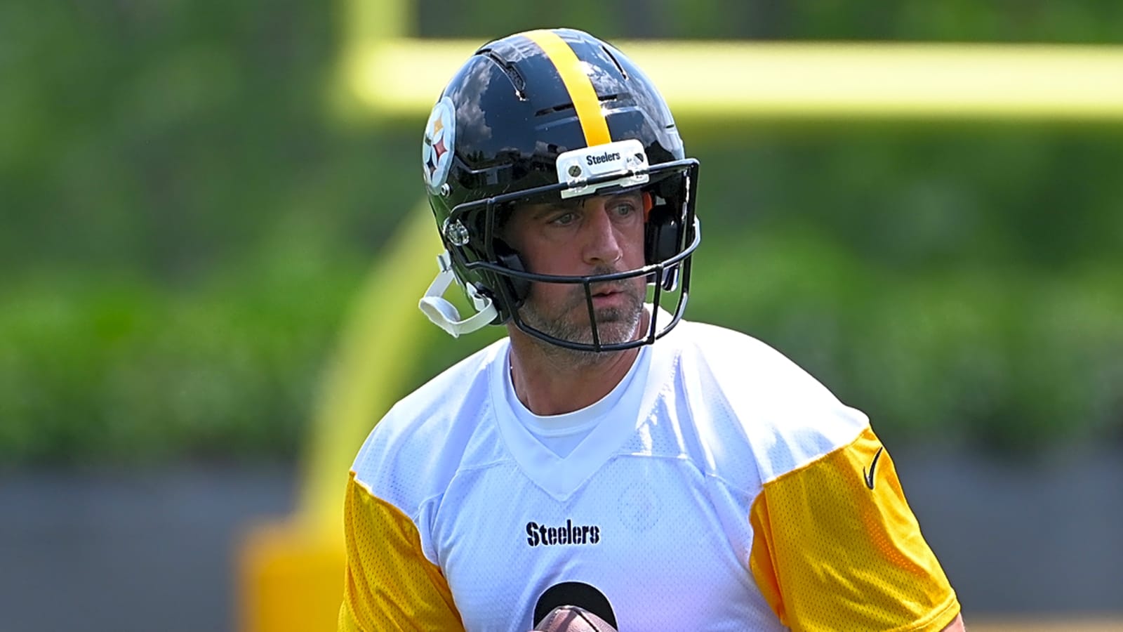 Steelers&#39; Aaron Rodgers Could Return In 2026 After Jay Glazer Reveals Intriguing Story