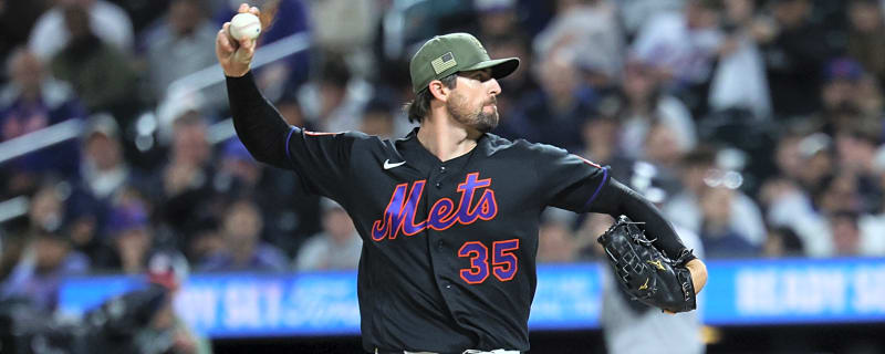 Clay Holmes fractures his tibia on 111-mph comebacker