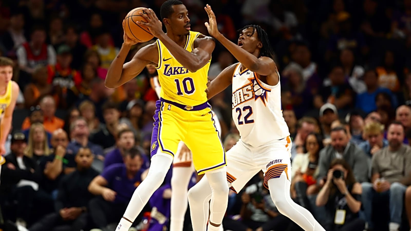 Former Lakers Center Joins New NBA Team on Monday