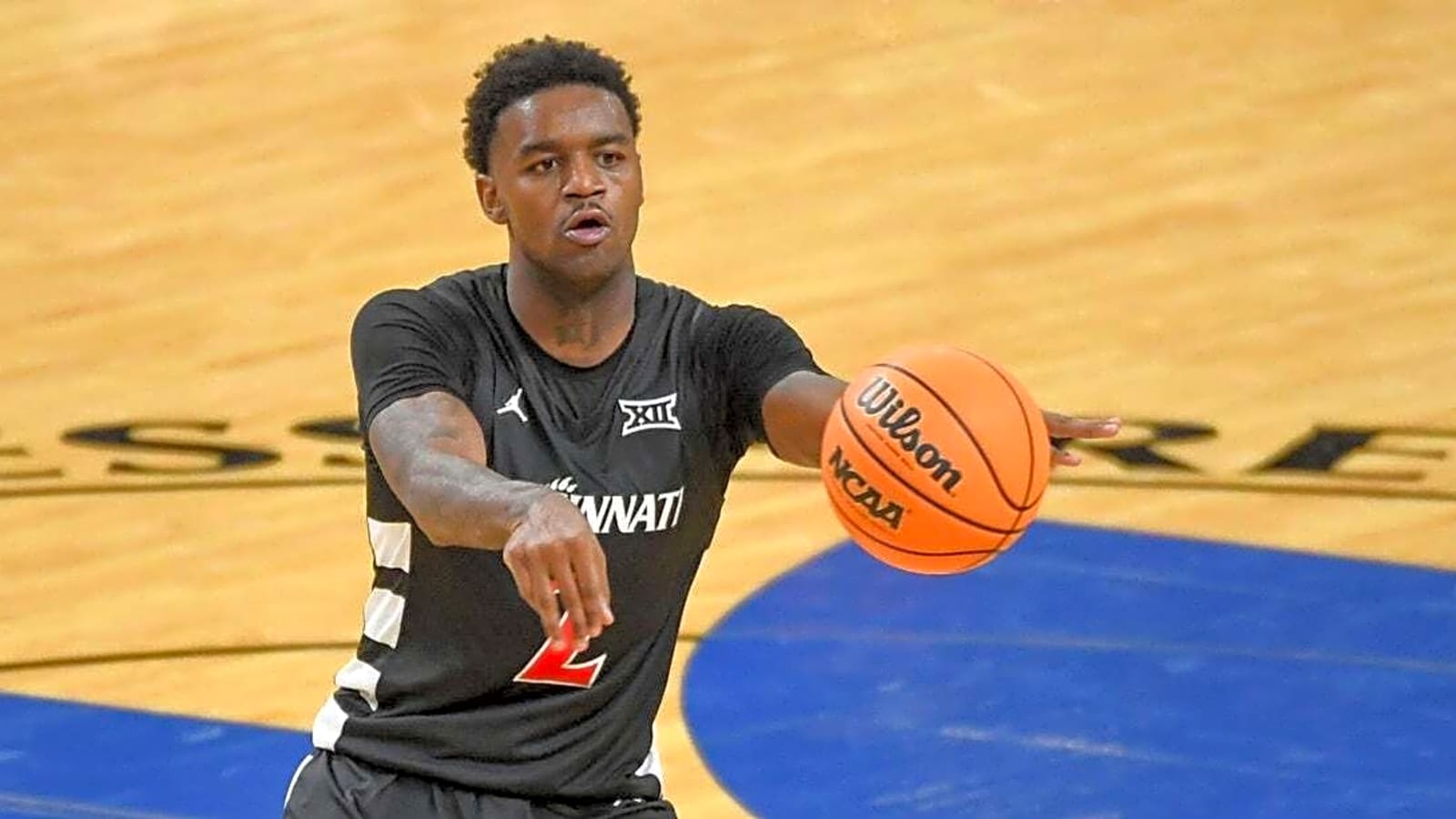 Cincinnati, working Jizzle James back into fold, faces Lipscomb