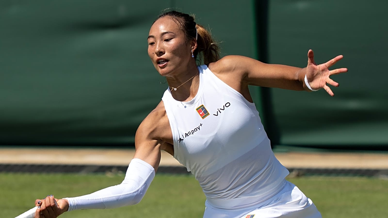 Qinwen Zheng Aims for ‘Stronger and Healthier’ Comeback After Successful Elbow Surgery