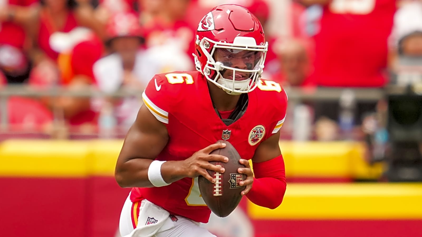 Justin Fields using preseason time with Chiefs to prove himself