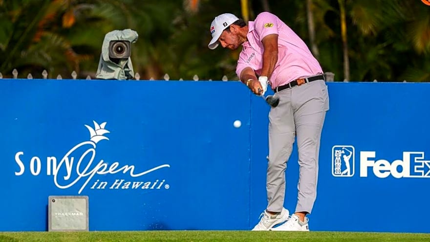Davis Riley in Sony Open lead after strong finish through 3 rounds