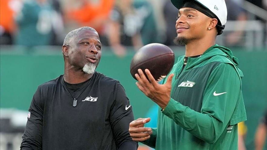 Jets mum on starting QB decision with Tyrod Taylor healthy