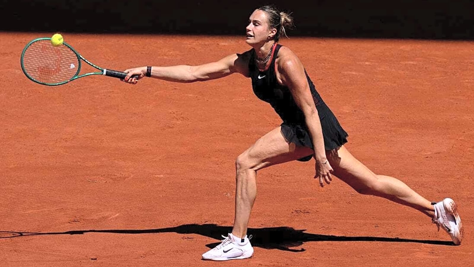 Aryna Sabalenka, Coco Gauff charge into French Open third round