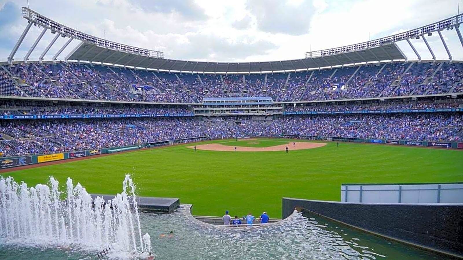 Royals announce new outfield dimensions at Kauffman Stadium