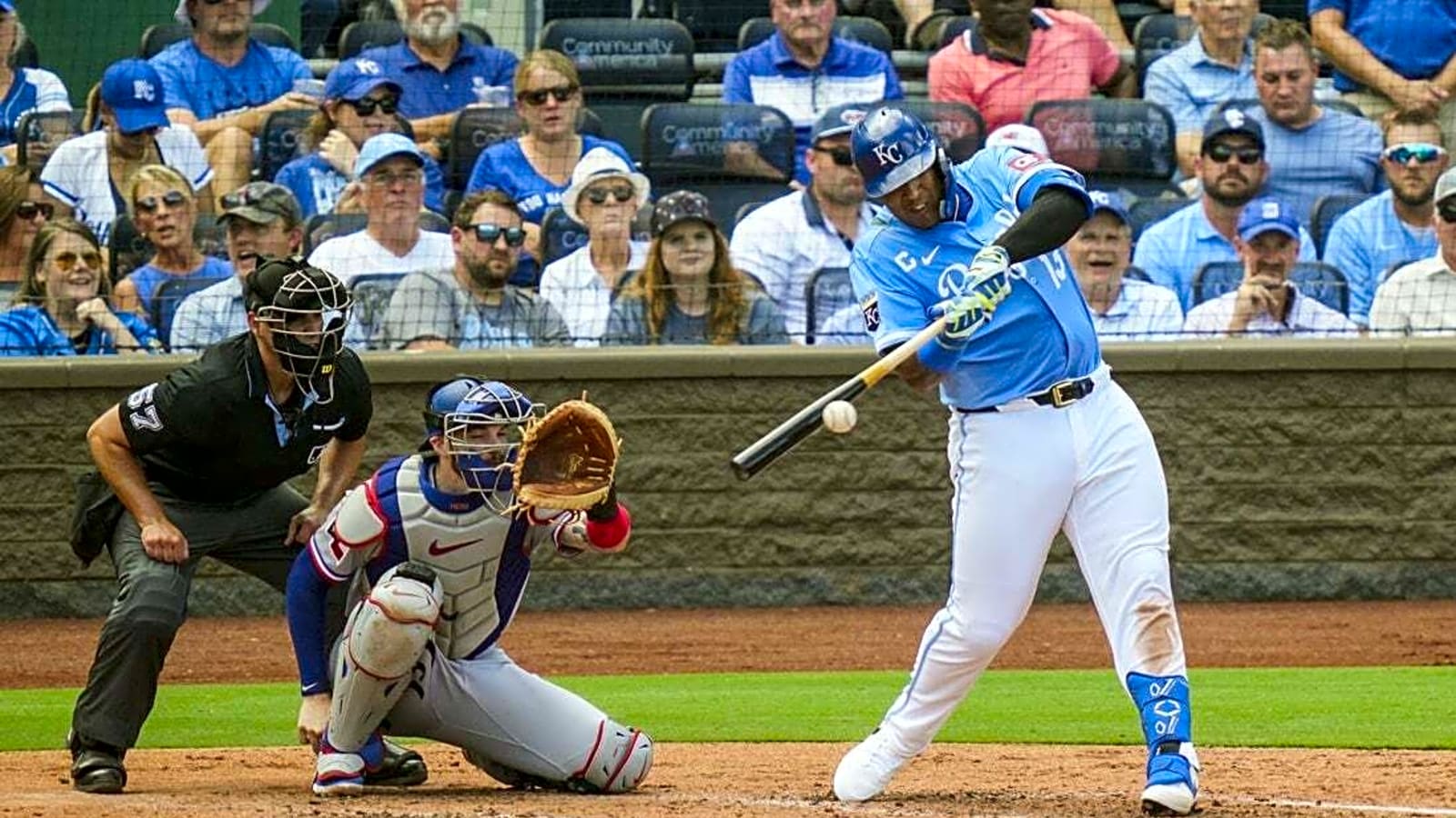 Royals outlast Rangers to win four-game series