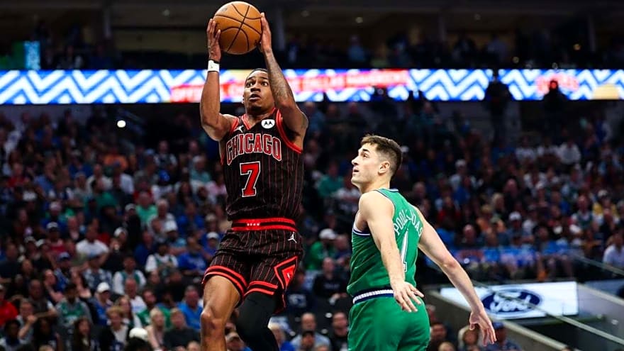 Report: Bulls trade Rob Dillingham to Hornets for Buddy Hield, cash