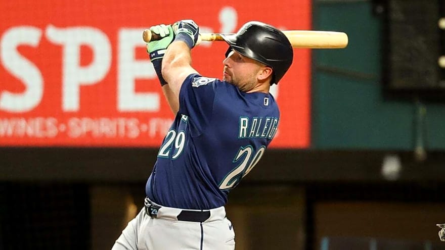 Light-hitting Mariners taking advantage of Astros' shaky pitching