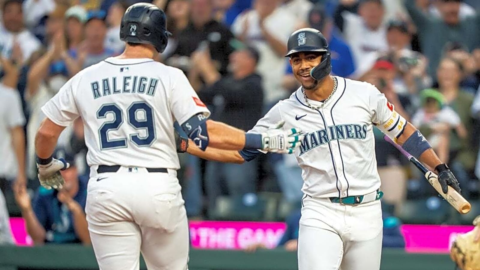 Cal Raleigh reaches 60 HRs as Mariners clinch AL West title