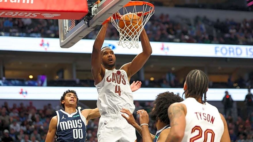 Evan Mobley scores 23 in first half as Cavs crush Mavs