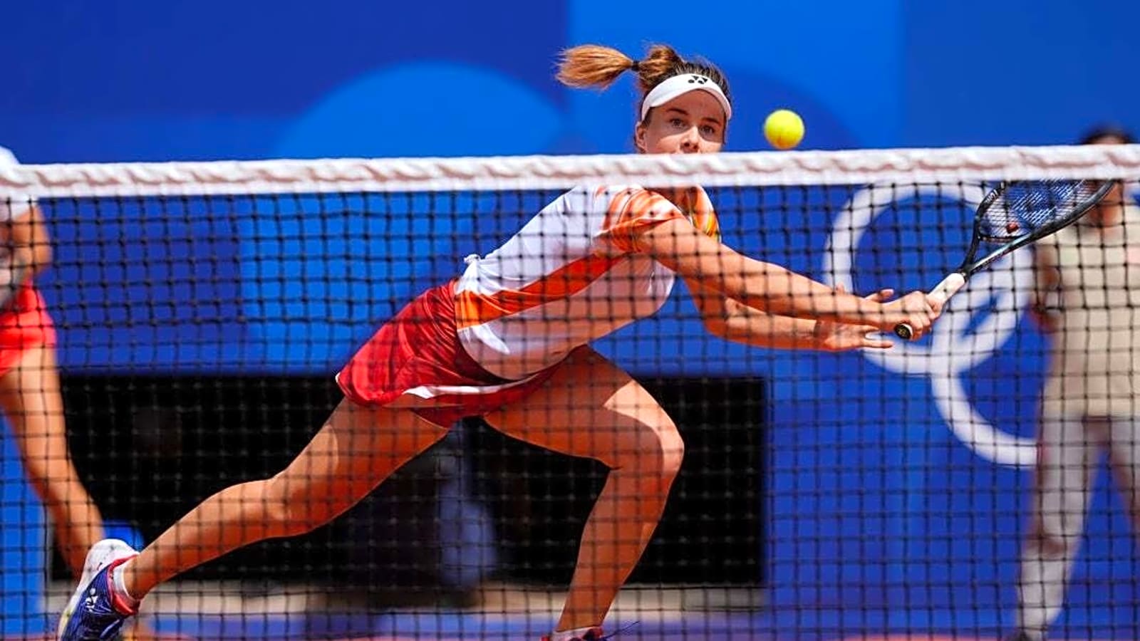 WTA roundup: Linda Noskova dodges upset with late rally
