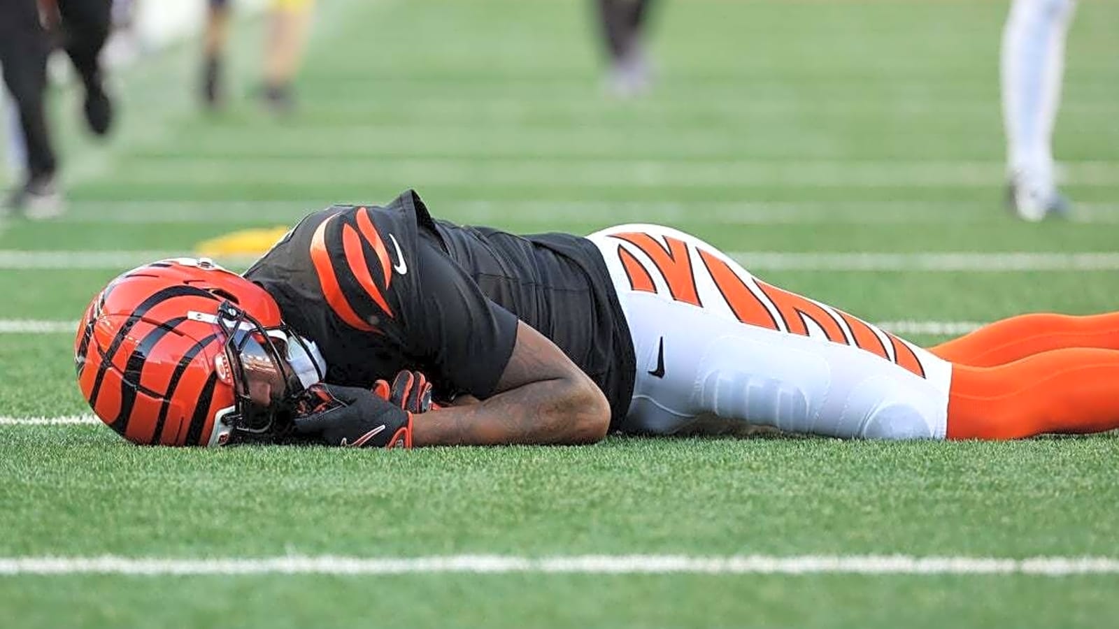 Bengals WR Tee Higgins (concussion) injured vs. Patriots