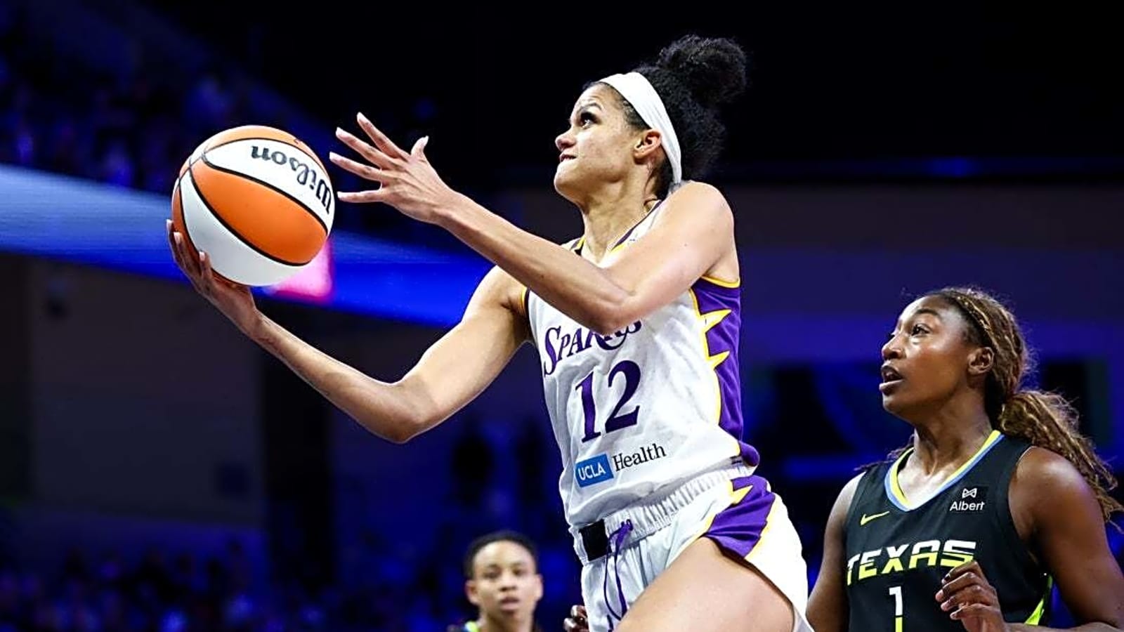 Kelsey Plum hits for 28 as Sparks outlast Wings