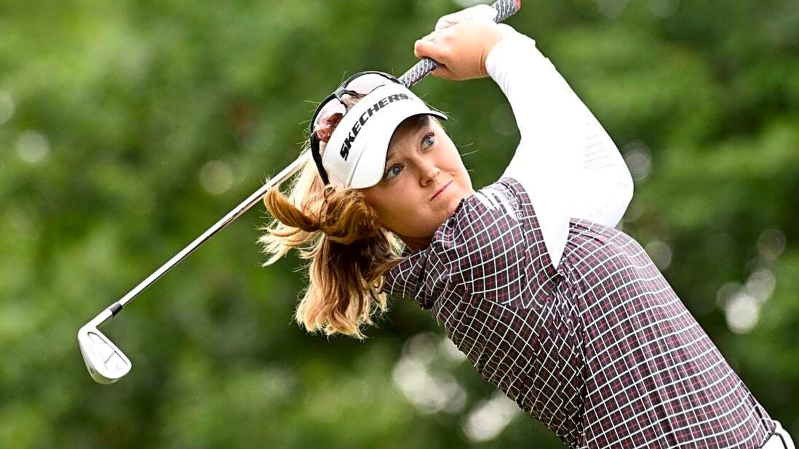 Brooke M. Henderson surges into tie for lead at CPKC Women&#39;s Open