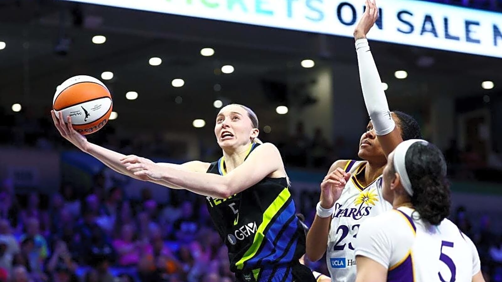 Sparks overcome Paige Bueckers&#39; 44, beat Wings at buzzer