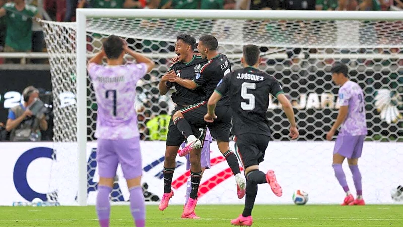 Watch: Horror goalie error leads Mexico past South Korea, seals first place in Group A