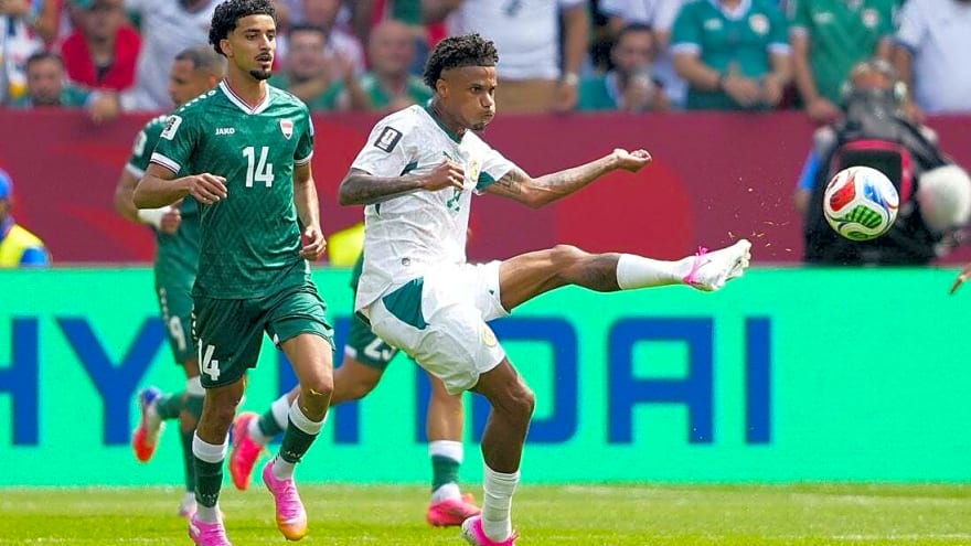 Senegal ring up 5-0 win over 10-man Iraq, keep knockout hopes alive