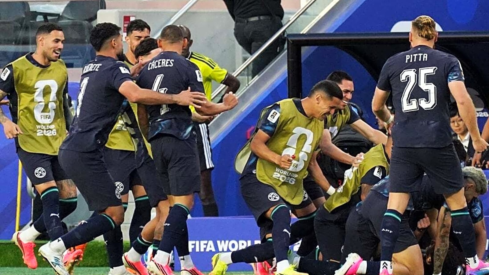 10-man Paraguay eke out win over 1-0 Turkey, still alive in World Cup