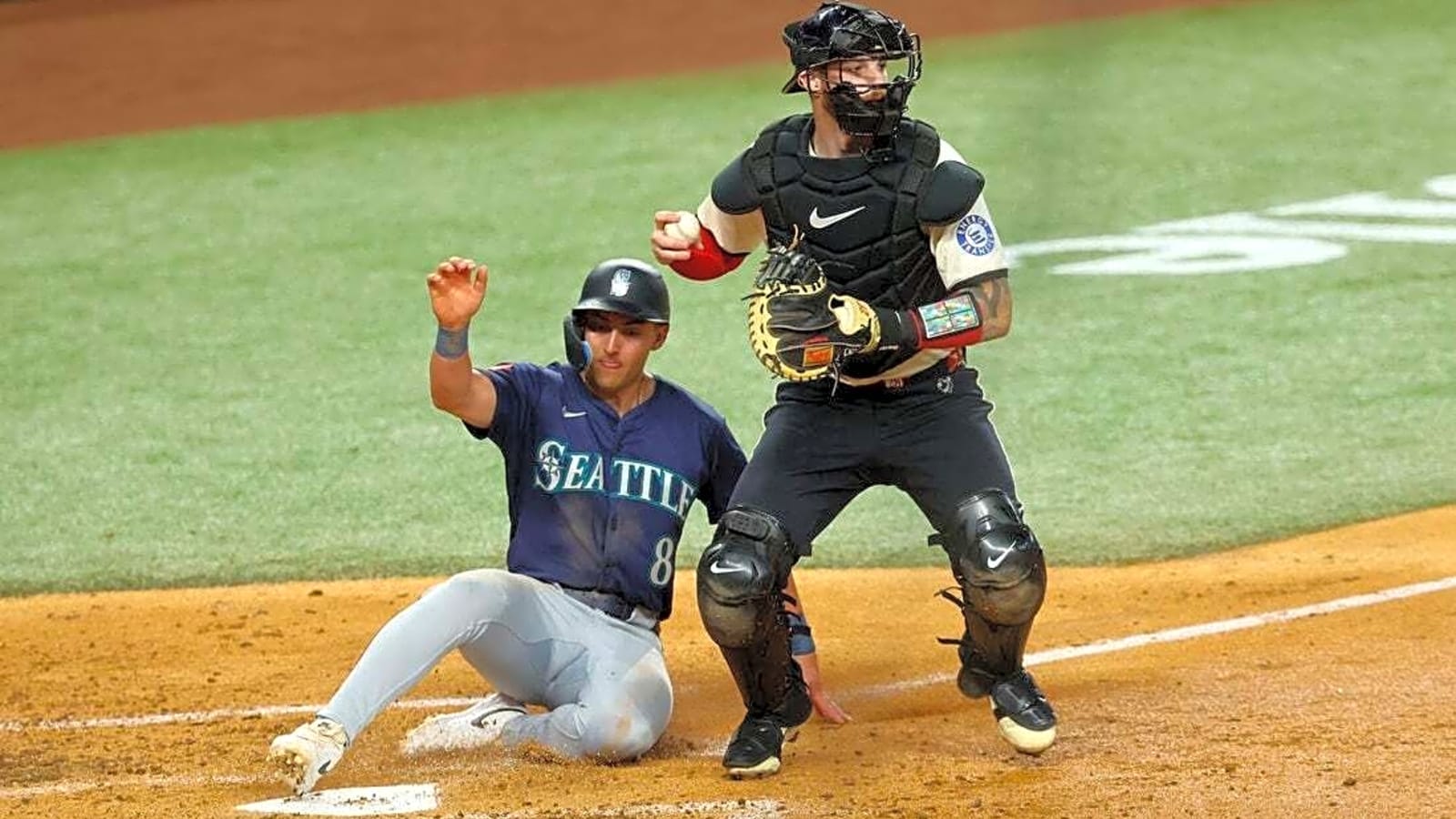 Mariners give up lead, but outlast Rangers in 12